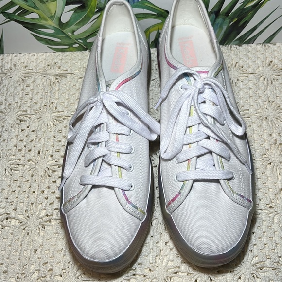 NWOT KEDS SZ 9 white lace up sneakers. - Picture 3 of 9